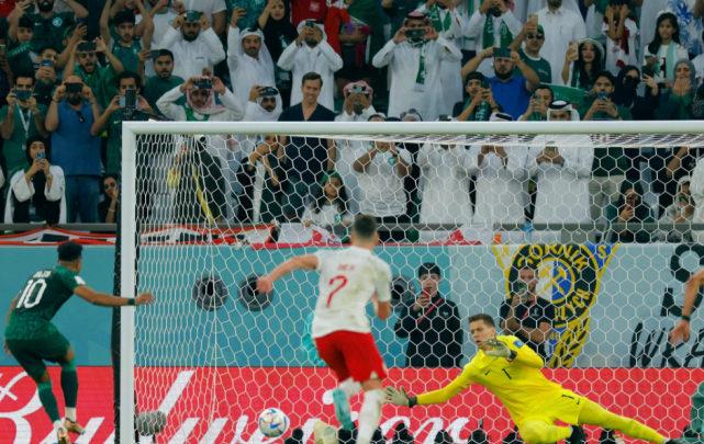  莱万赛点兑现，费城76人淘汰国际米兰晋级四强，主帅激动落泪